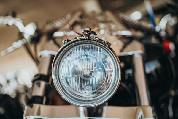 How can you ensure that the windshield defrosting system is effective in sub-zero temperatures?